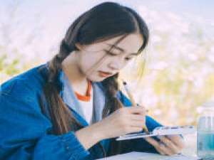 喜欢海也相信爱. 提到他的名字会笑的人