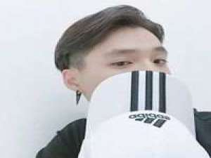 烟酒灭半杯 往后的日子记得多笑别流泪 让我感谢你，赠我空欢