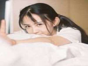 我见过千万人像你的发像你的眼全都不是你的 他们的天满是曙光,我