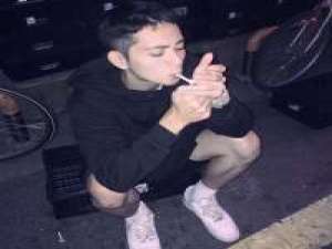 辞臣：生性孤独热爱辜负. 被抛弃的人，是一点办