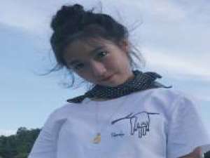 现世安稳。 我觉得人活着，开心最