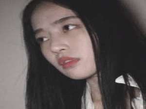 爱是原谅不翻旧账. 一个人唱着情歌，两个