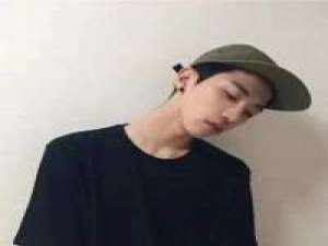 附庸 一个人上演着一个人的