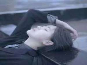 孤独. 一颗心 到底要承受多