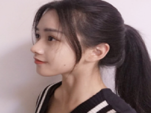 我是世间的魔鬼 也是爱你的可怜鬼 只能怪自己太认真。把