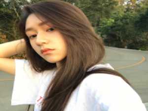 薄倩 冗长的黑暗中，你是我