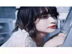 要走多少路 看多少风景 才能遇到你 你才不是什么小人物，