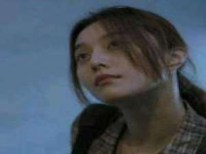 爱而不得. 阳光太过刺眼，没有我