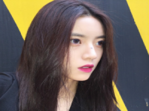 想说的话 寄存在我这里 后来我只想钱不想爱。