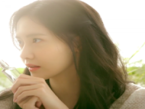 你本无意穿堂风 却偏偏孤倨引山洪 恍惚桥边又看见你对我