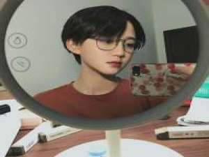 过去嘛，我和你，大家都是烂鱼， 绕过江山错落才发现你