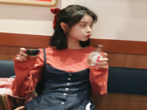 薄倩 灬坐在旋转木马上的情