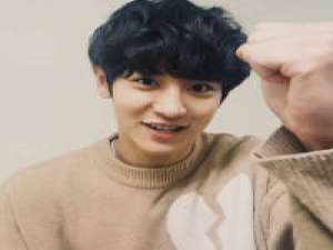 你是千堆雪 我是长街 怕日出一到 彼此瓦解 心里的痛不知给谁讲，