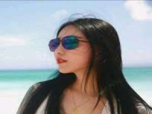 我们不该忘记爱过的每一个人 到处都是广告招牌，梦