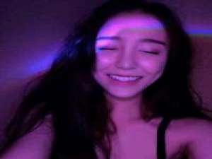 ?  我有许多的秘密   一个人从窃喜... 有些事 并不用那么清