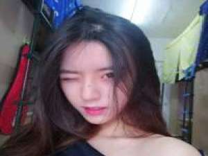 笑中含泪是最美的却抵不过泪里看人来的动容... 我还是会相信爱情，只
