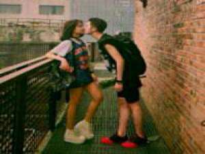 我还是很喜欢你 像春草燃绿山脊 不容... 你总把他一句话看太重