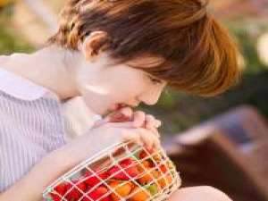 短发女孩也很美 昨天很爱你，今天不爱