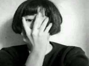 雪花，飄舞空中，像是