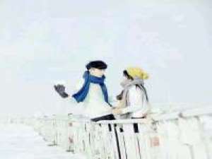 从前从前，有个人爱你很久 听到他在告诉你 说他