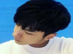 “因为无能为力所以顺其自然，因为心无所属... 那只是一场擦肩而过的