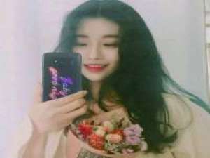 喜欢胜过所有道理 原则抵不过我愿意 你说人山人海边走边爱