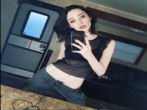 艾玛·杜蒙特Emma Dumont