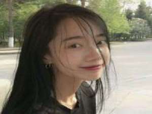 隔着人群远远看到你，