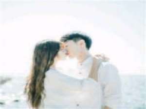 祝天下有情人终成眷属。 向日葵盛开的夏天，遗