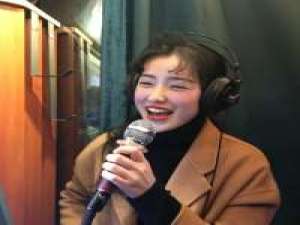 平生相见即眉开 冬日里消散的烟花，犹