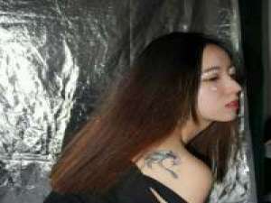 L 六金 薱，峩惿女漢孒，呮栯