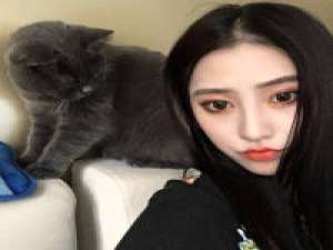 《神的双手·女图》 活得累是因为心里装了