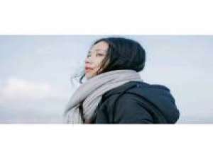 我现在喜欢听伤感的歌欢快的歌不常听了... 试图重复在风中不断话