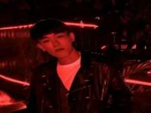 Don't sleep too late. Don't love too muc... 你以后的生活一定会比