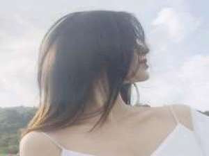 与君初相识犹如故人归 我们说好不离不弃，可