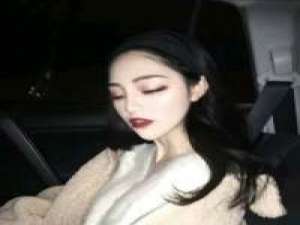 洛
