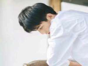 我愿化作 望断天涯那一方青石. 迷人的伤疤提醒我别太