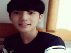 我已经没有权利再把你抱紧了。 在我孤独无助难过的时