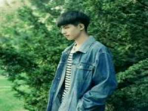 一个没有人情味的地方 连狗都不愿意呆 最不... 孤独饮酒烂醉街头无人