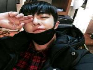 "过不去的坎别再放在心上忘不掉的人... 我是有多麽的愛妳,不