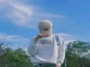 无人喜 多想拥抱你，可是却没