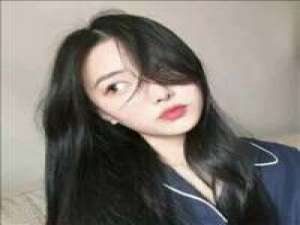 时光不能再倒流,而我也不会再回头. 隔着人群远远看到你，