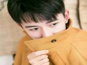 人潮拥挤我能感觉你. 熟悉我的人都知道你.