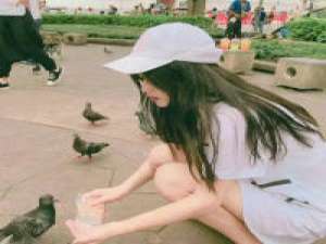 眼泪终究汇不成海洋  人总要自己学会成长 我还喜欢你，一如既往