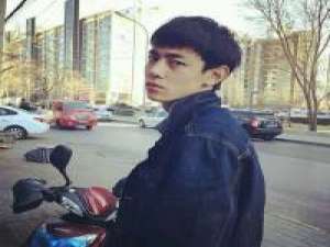 “不用强求，喜欢就好” 毕业时，你们会抱头大