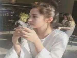 撩人? 我身穿大红嫁衣。 谢