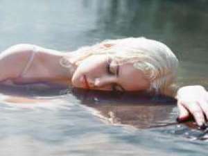 我不会跟你吵架我才懒得发火 我这个人善... 原来最可怕的不是忘记