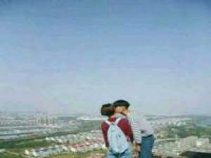 我爱他他爱她不爱我 当脸庞形成45度的仰