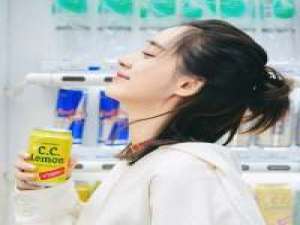 与君初相识犹如故人归 一生落魄，最爱自己。