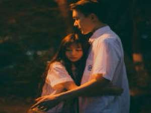 那时马车很慢 舒心很远 一生只够爱一人 我一直都相信爱情，但